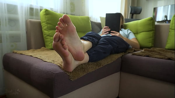 Hot Girl Teasing Her Soles Ans Long Toes Foot Worship