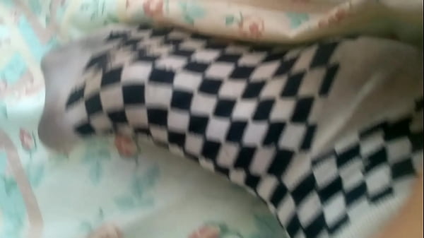 Worship foot feet footjob pés pesinhos pés da prima havaianas solas podolatria podobr unhas vermelhas pés de princesa chulé pé sujo ballbusting domme Dominatrix piés feetlover fetiche bdsm dominación Domina